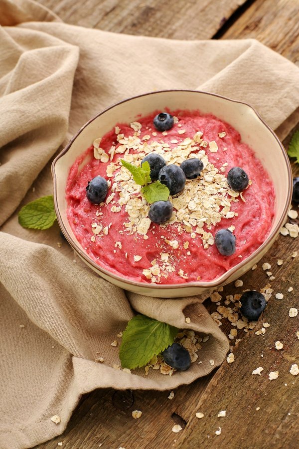 Cosa fare se il mio pappagallo Cenerino africano inizia a perdere piume fuori dalla stagione della muta?